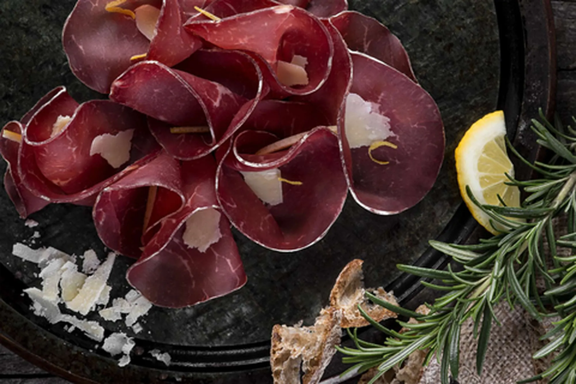 bresaola a fette pronta da degustare